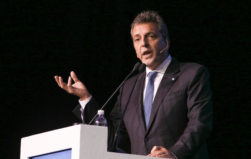 Massa anunció un bono $ 25.000 para empleadas domésticas que se paga en dos cuotas mensuales.