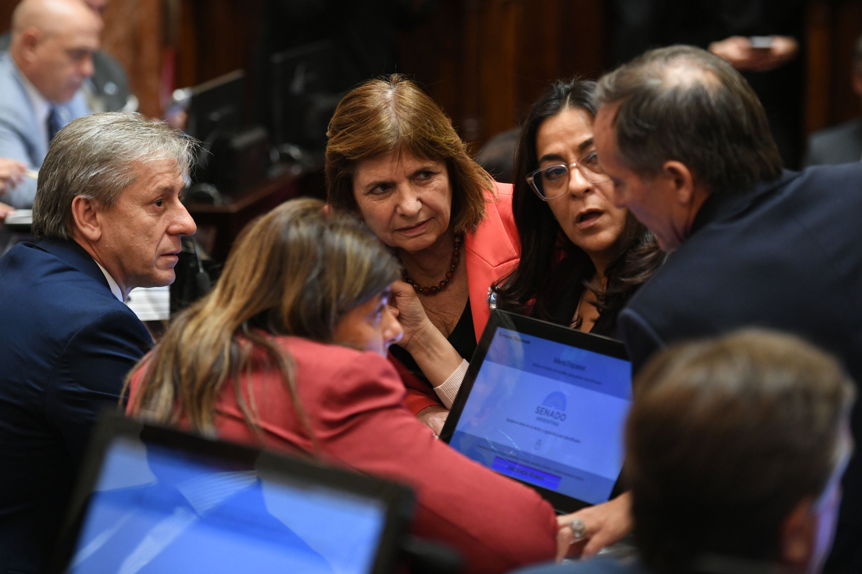Los aliados en el Senado elevan su exigencia al Gobierno para definir si van por la baja de Adorni