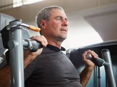 La investigación científica que descubrió la relación que hay entre la pérdida de fuerza en las manos y cómo envejecen las personas