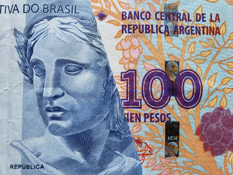 Empresarios aseguran que el comercio se puede dar entre pesos y reales pero apuntan a dificultades normativas y de logística