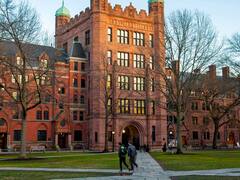 Los 5 cursos de Yale gratuitos para recibirse en 2024 con un alto nivel de estudios