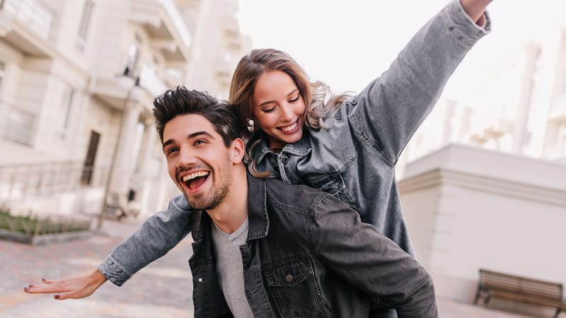 Según el horóscopo, cada signo zodiacal tiene rasgos de personalidad, fortalezas y debilidades que influyen en su comportamiento y destino.