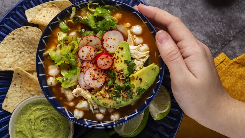 El pozole enlatado Chata es una alternativa práctica para disfrutar de las festividades del 15 de septiembre sin largas preparaciones.