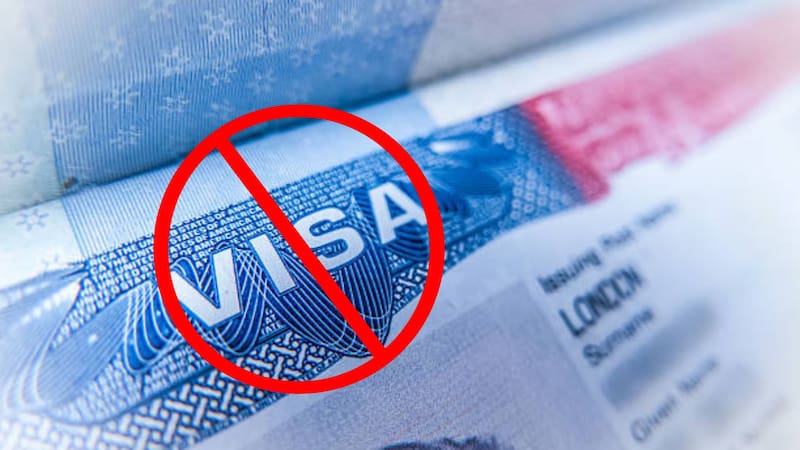 Si tu apellidos aparece en esta lista, no podrás conseguir la visa para entrar a los Estados Unidos. Fuente: Archivo