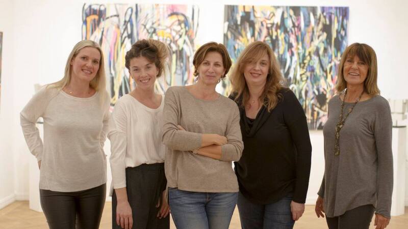 De izq. a der.: Florencia Estévez Cambra, Julieta Cantarelli, Mariela Mayorga, Anja Niggemeir y Luisa González. (Foto: prensa Smart Gallery BA).