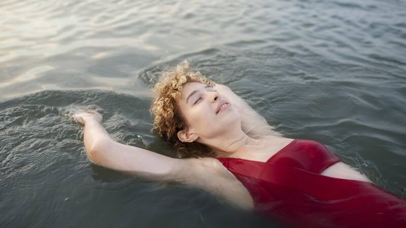 En este pueblo mágico, puedes disfrutar de actividades como senderismo, pesca deportiva y acampada, además de sus aguas termales.