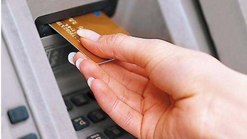 Los turistas podrán obtener pesos con una tarjeta internacional