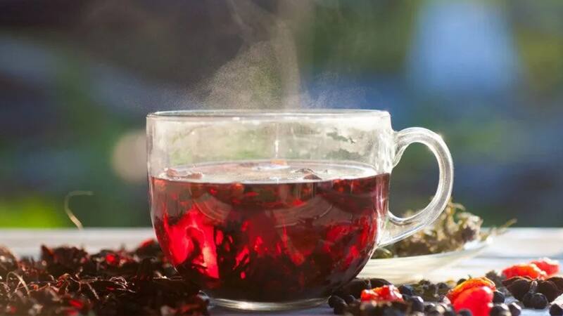 La infusión con hibisco puede preparase con 3 o 5 flores secas.