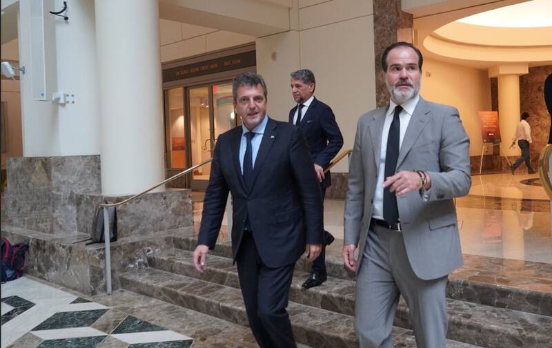 Massa y Claver-Carone en la sede del BID en Washington