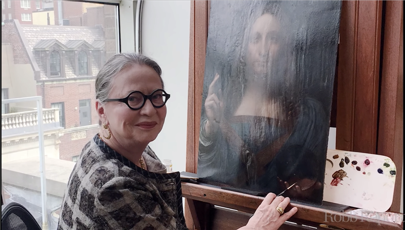 La restauradora Dianne Modestini con el Salvator Mundi. (Fuente: Robb Report).