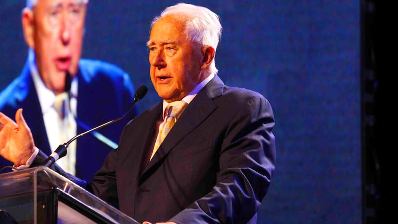 Horst Paulmann, el empresario chileno-alemán y fundador de Cencosud, uno de los conglomerados de retail más grandes de América Latina, falleció a los 89 años.