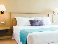 En el dormitorio, no hay que colocar la cama en la misma pared que la puerta de acceso, dice una arquitecta experta