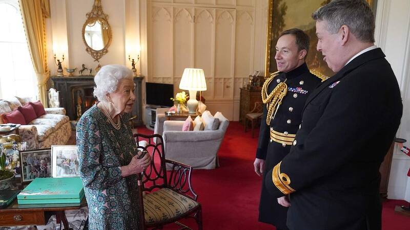 En los días venideros, la reina también tenía previstos varios actos públicos, como audiencias con políticos y diplomáticos.