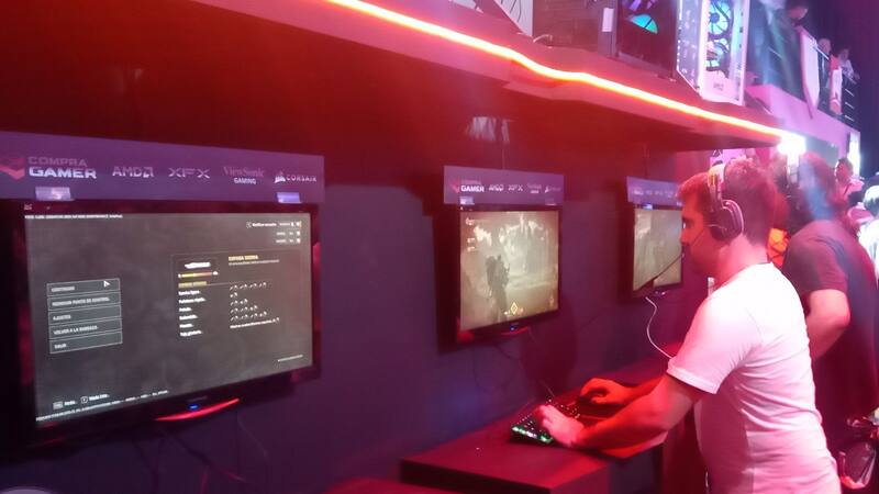El stand de AMD conto con computadoras de última generación a disposición de los visitantes.