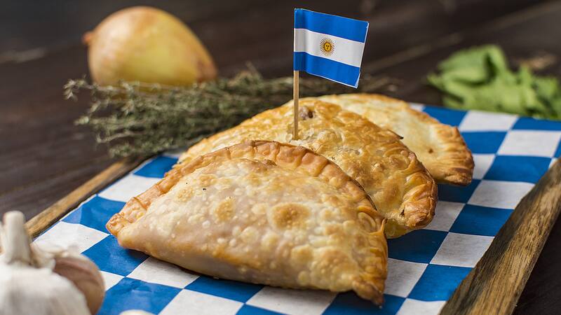 Este local se destaca por su compromiso con la sustentabilidad y su variada propuesta de empanadas que no te podés perder.