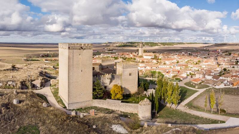 Escapadas: el pueblito a 25 minutos de Palencia que está rodeado de castillos y fortalezas.