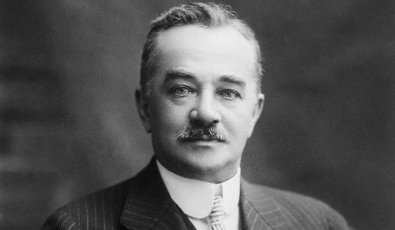 Milton Hershey, fundador de la compañía. Aprendió a hacer dulces a los 14 años.