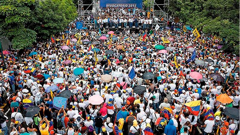 Las calles de las principales avenidas de Caracas se llenaron de gente