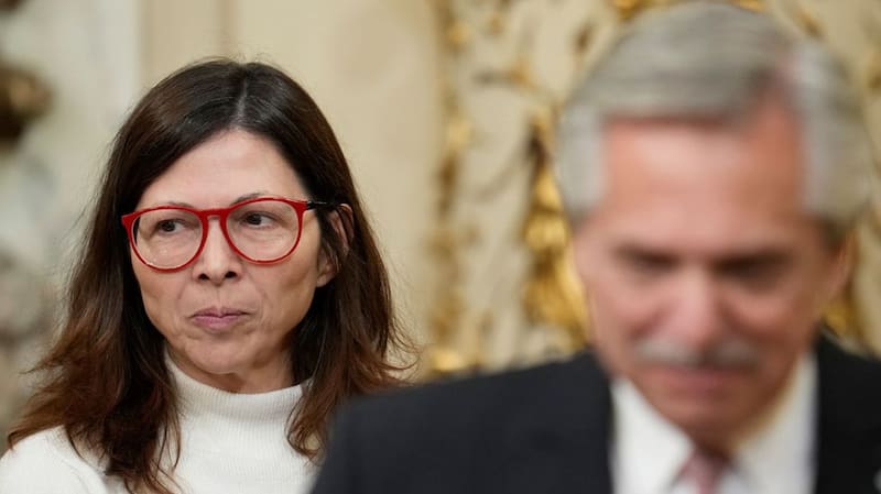 La ministra de Economía, Silvina Batakis junto al presidente Alberto Fernández