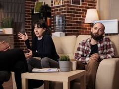 ¿Por qué interrumpimos cuando hablamos con otras personas? Expertos en psicología tienen la respuesta