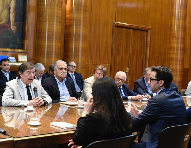 La Federación de Industrias Textiles Argentina (FITA) y la Secretaría de Comercio este viernes en el Ministerio de Economía.