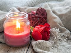 El poderoso ritual de la vela rosa que va a atraer al amor de tu vida en Navidad