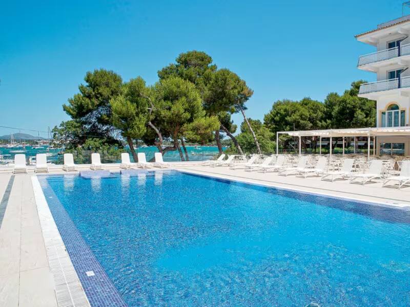 Viajes El Corte Inglés: esta es una de las espectaculares piscinas del Hotel Vistamar Pierre & Vacanes de Mallorca. (Foto: www.pierreetvacances.com/es-es/).