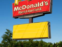 McDonalds ahora contrata a chicos de 14 años: cómo y dónde lo hace