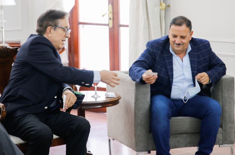 Oscar Ghezzi junto al gobernador de La Rioja, Ricardo Quintela