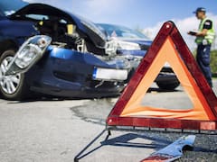 ¿La DGT me obliga a llevar una "bolsa mortuoria" en el coche? No creerás la respuesta