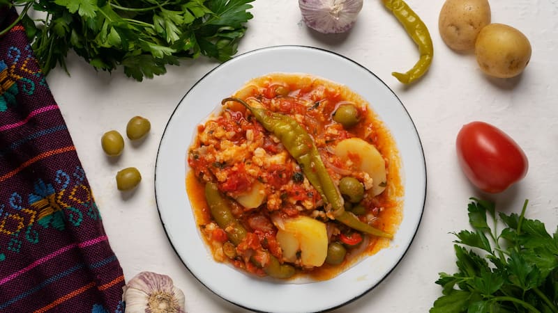 Bacalao a la vizcaína: la receta que celebra al País Vasco y es ideal para preparar en casa.