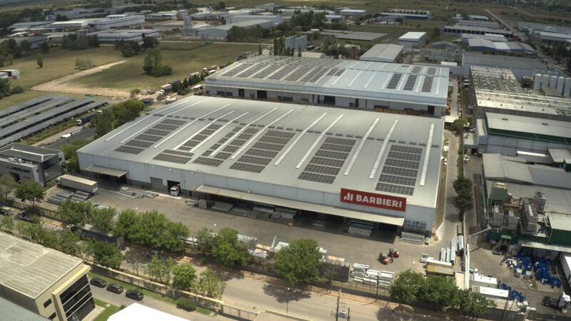 El Proyecto de Energías Renovables de Barbieri, gracias a la instalación de más de 1700 paneles fotovoltaicos, generó 942 kWh de energía solar para el autoabastecimiento de su planta.