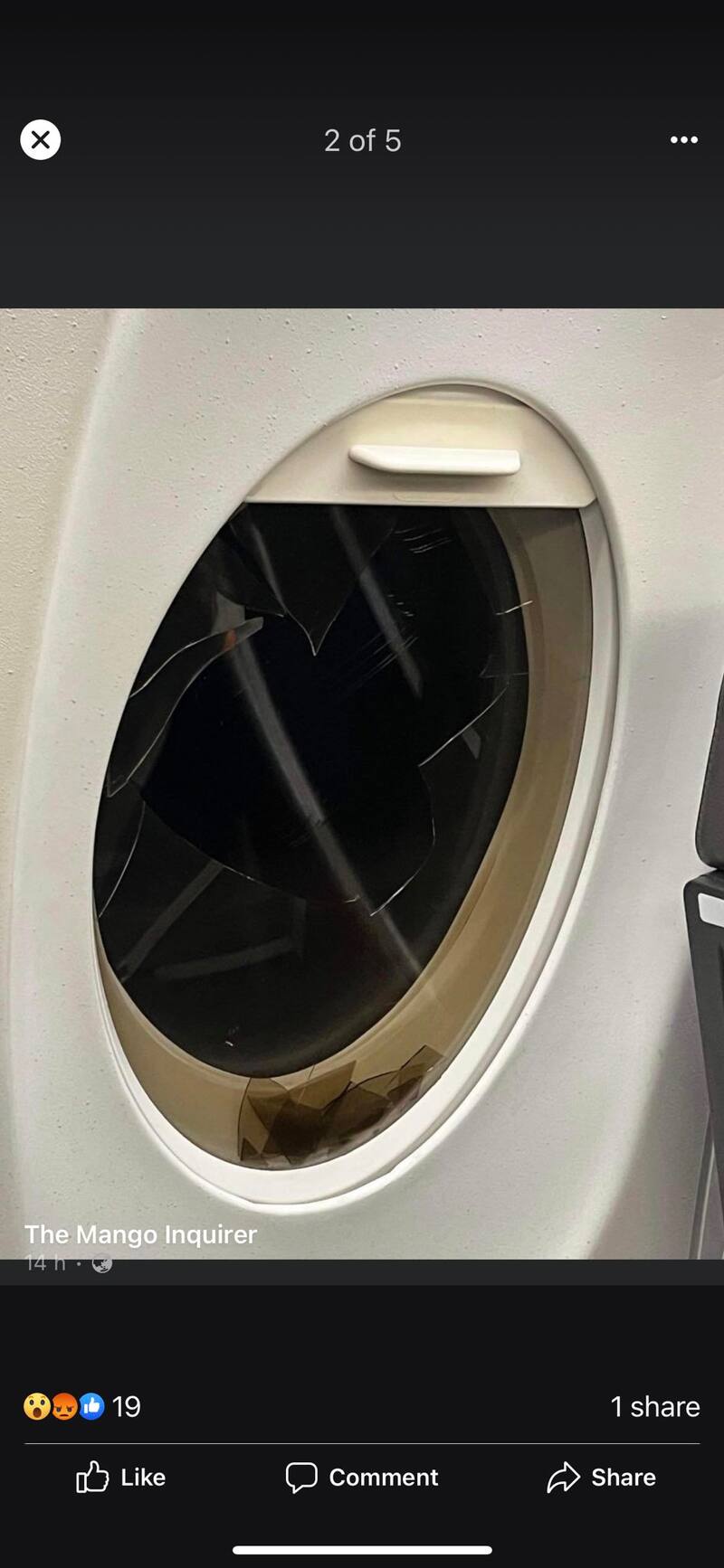 La ventana del avión destruida por los pasajeros.