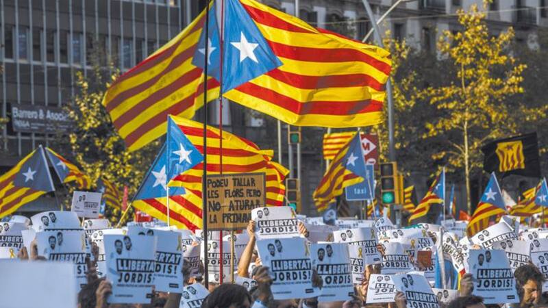 Mariano Rajoy quiere el tomar el control directo del gobierno de Cataluña