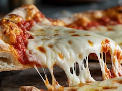 La pizza gigante estilo Nueva York que se volvió la favorita de quienes salen en grupo
