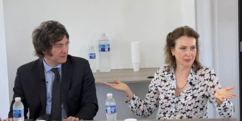 Javier Milei y la designada canciller Diana Mondino
