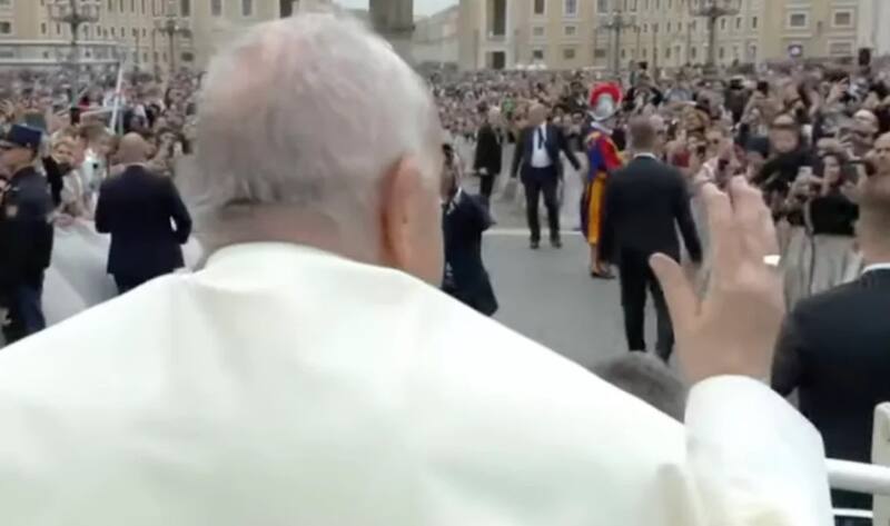 El Papa Francisco deja la Iglesia Católica para buscar la paz en otro continente. (Imagen: archivo)