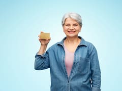 Atención, mayores de 65: con esta tarjeta podrán acceder a miles de beneficios, viajes a mitad de precio y descuentos en supermercados