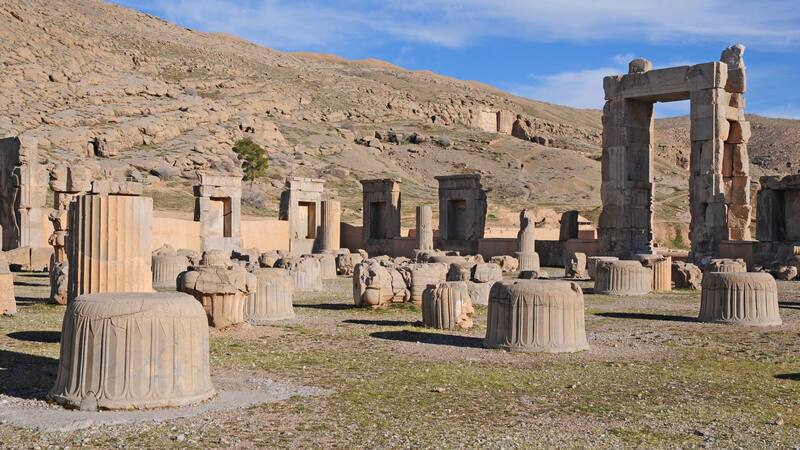 Si tienes uno de estos apellidos comunes en España, podrías descender de los persas: la lista completa.