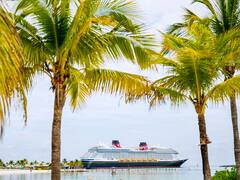 Disney tiene una isla privada en Bahamas y sólo se llega en crucero: cómo es el viaje en el Castaway Cay