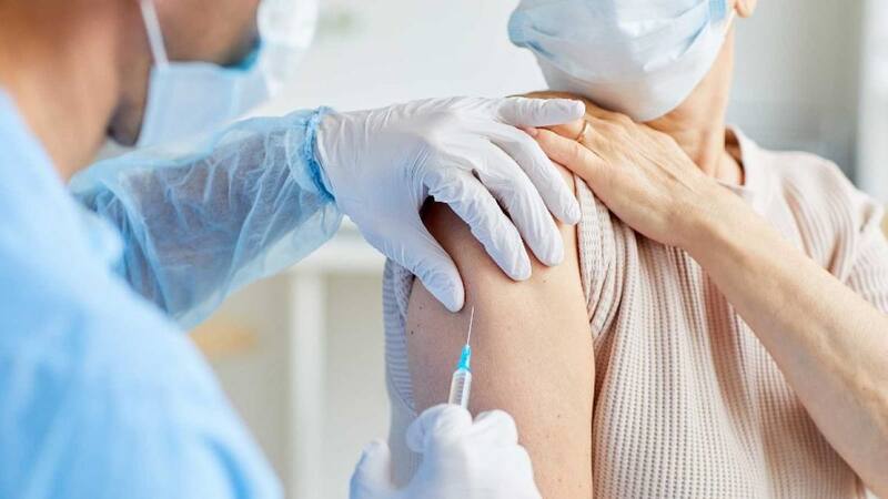 Alerta COVID: estas enfermedades están asociadas a las vacunas de Pfizer, Moderna y AstraZeneca.