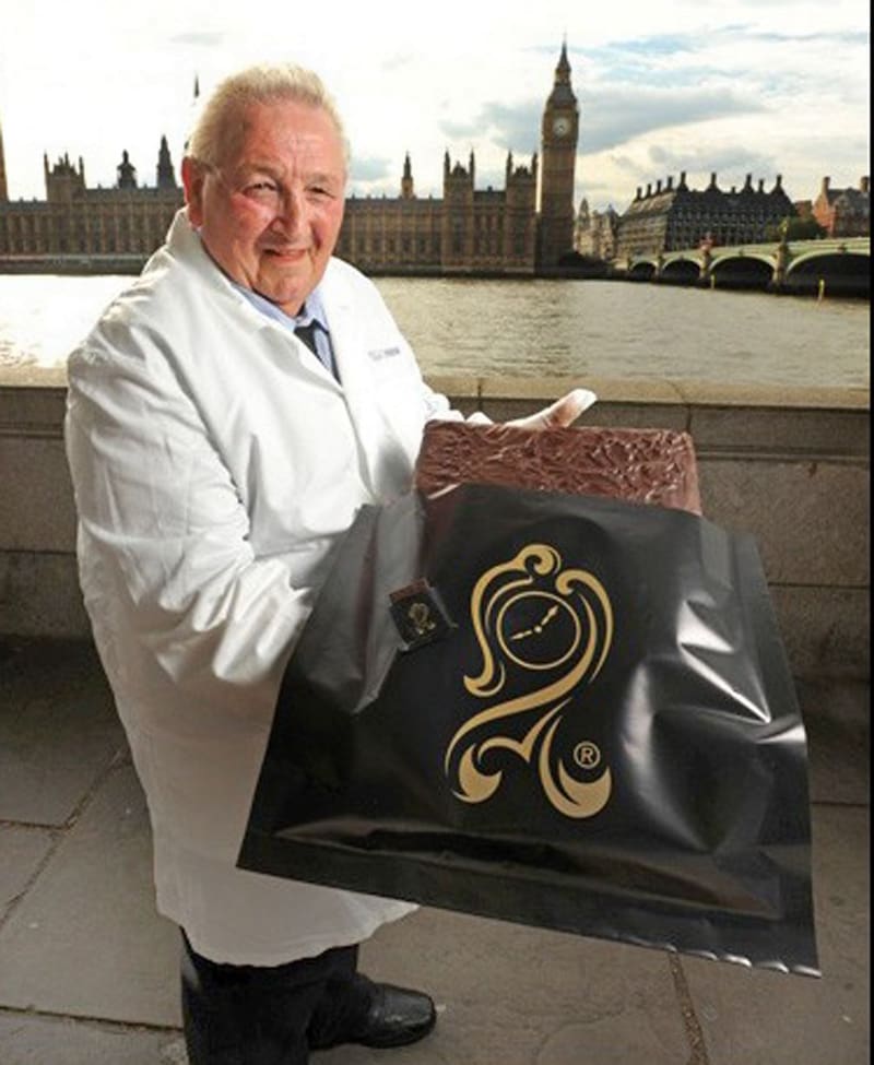 Sollitt celebró los 50 años del After Eight con una versión de tres kilos.