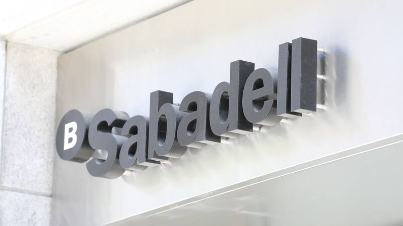 Sabadell podrá cerrar la cuenta de clientes que no cumplan con ciertos requisitos.