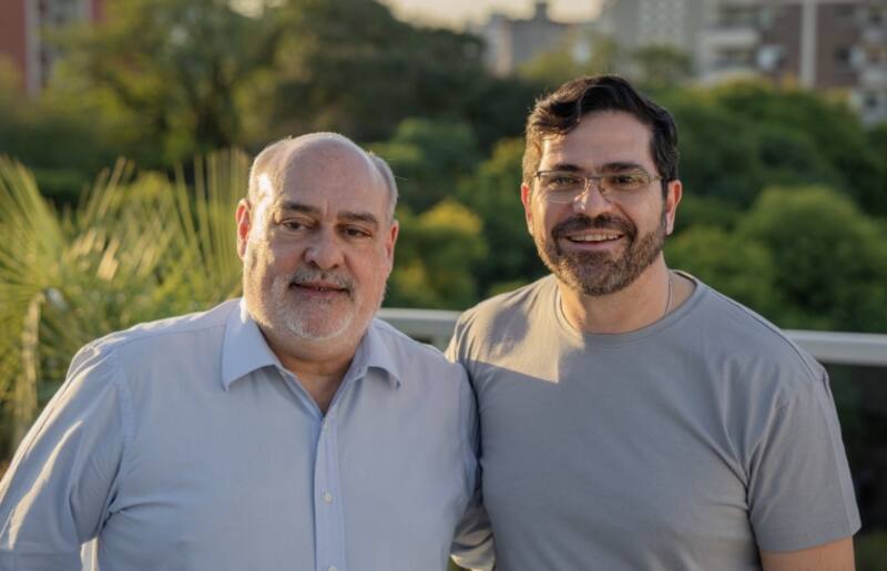 El radical Colombi junto a su compañero de fórmula, el peronista Barrionuevo