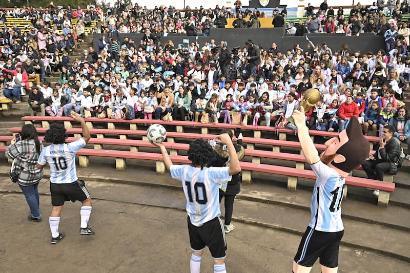 En el Día de la Bandera hubo un Messi y otros jugadores con la celeste y blanca en La Plata