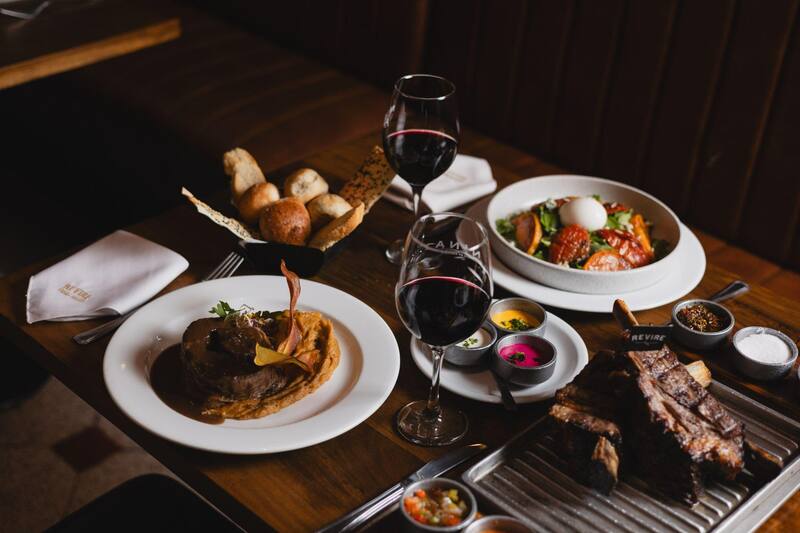 Carne premium, buen vino y la compañía ideal para pasar un Día de los Enamorados.