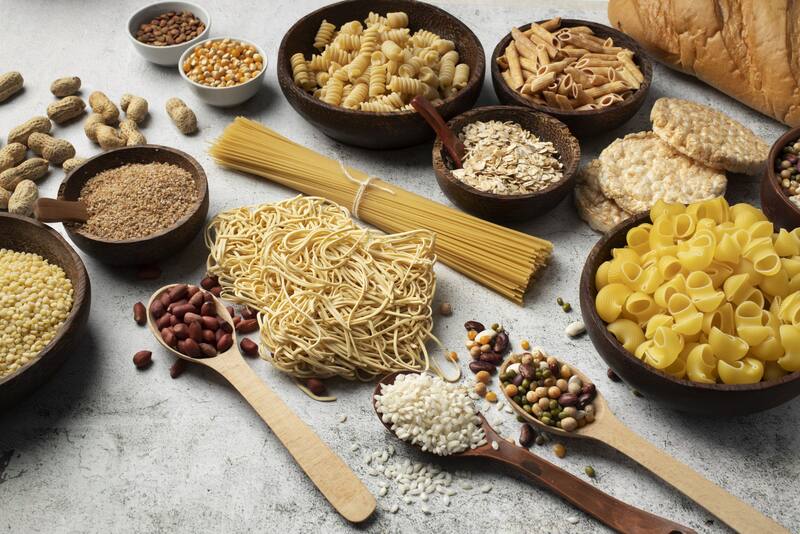 Los carbohidratos son esenciales para obtener energía. (Foto: Freepik)