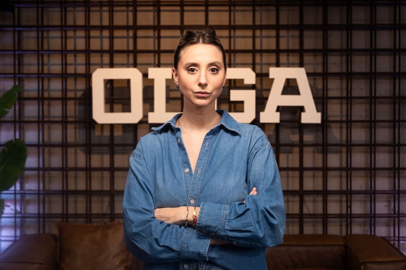 Bernarda Cella está a cargo de la parte comercial, digital, artística, de producción y administrativa del canal que hoy emplea a más de 100 personas. Gentileza OLGA/Nicolás Aragón.