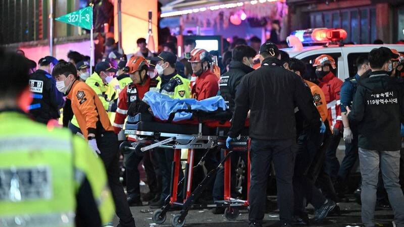 Halloween trágico en Seúl: 120 muertos por una estampida en medio del festejo