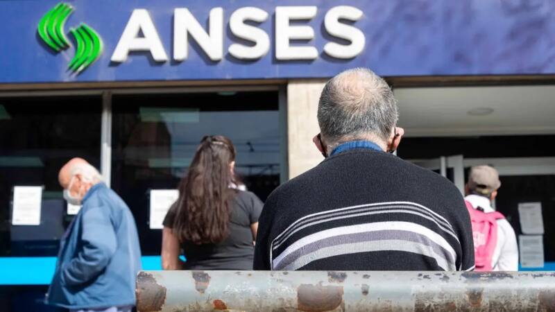 ANSES comenzó a abonar este lunes el bono extra de hasta $ 6000 para jubilados y pensionados con haberes inferiores a $ 38.630,40.